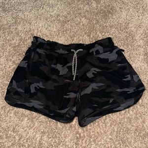 Athleta Girl All Play 3" Shorts in Black Camo | Size Medium 8-10